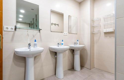 Amplia Casa Familiar con Calefacción, cerca de Sierra Nevada y Granada - Foto 47