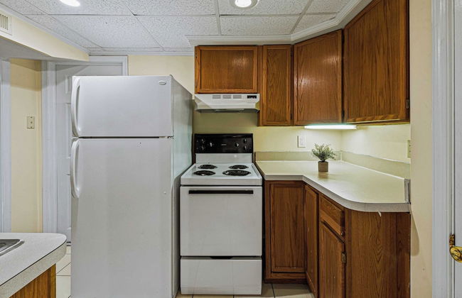 Frolic on Fern by Avantstay Enclosed Deck w/ Forest Views, Bar - Photo 29