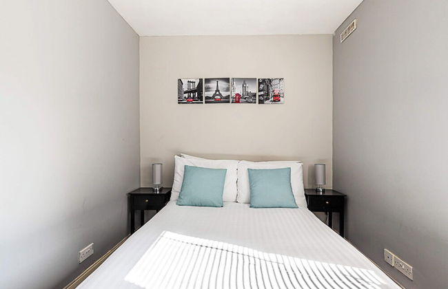 Stylish City Retreat - Photo 4