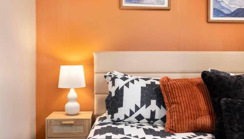 3BR house minutes from speedway & downtown - Foto 1