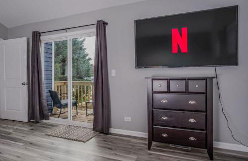 3BR 2BTH Waterfront Vacation Rental on Riverwalk to Downtown McHenry with Pier - Foto 41