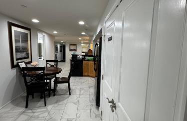 Lovely Remodeled 2bdrm Basement Home - Foto 21