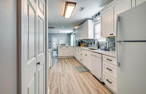 Walk to Ocean Surfside Beach Gem with Private Pool - Foto 10