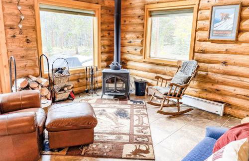 Secluded Log Cabin with Views & Hot Tub, Foosball, Wood Stove - Heavenly Homestead - Foto 37