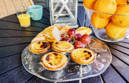 Bright Modern Beachside Apartment with Pool & Seaview - Foto 14