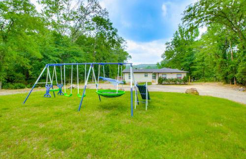 Riverfront Royal Home with Hot Tub and Fire Pits! - Foto 36