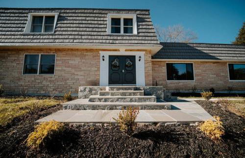 Spacious 5BR 2BA Free Parking Minutes to DC with Foosball - Photo 3