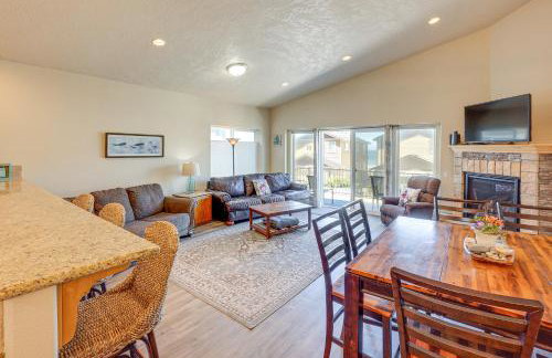 Steps to Shore Home with Hot Tub in Gold Beach - Foto 1