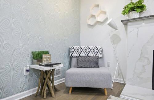 Stylish Hot Tub Retreat with Ping Pong home - Foto 32