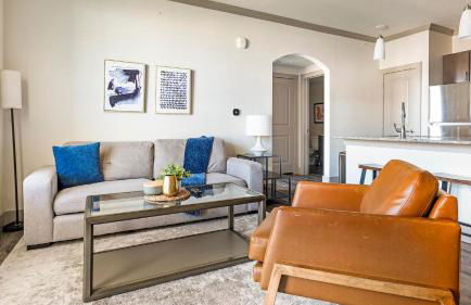 Landing Amazing 1BD Courtyard Pool - Photo 4