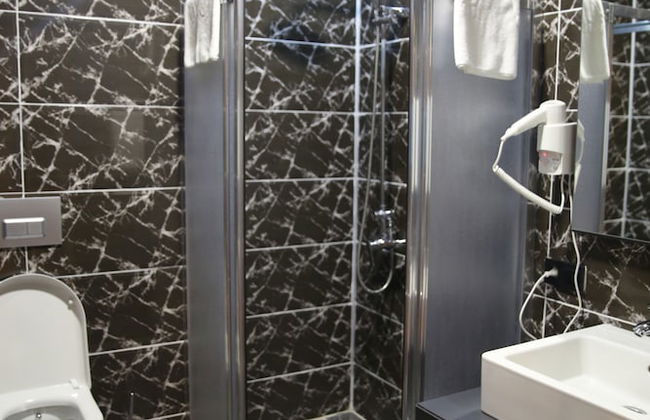 METRO CITY APARTMENTS - Photo 11