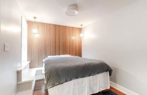 Charming Victorian Oasis with an Elegant and Spacious Haven - Foto 49