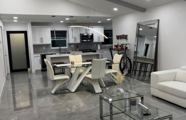 The Palm Stay Near SWF Airport laundry - Foto 17