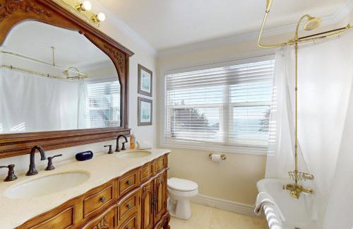 Large Oceanfront Bluff Home - Hot Tub Kids Room - Foto 22