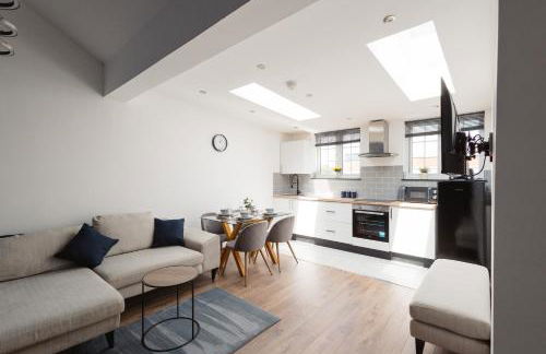 Two Bedroom Executive Pad by Traboule Properties Ltd - Foto 3