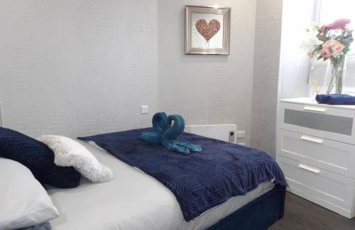 City Convenience, Calm Comfort-- A Stylish One-Bedroom Retreat Just 3 Stops from the Heart of the City - Foto 10