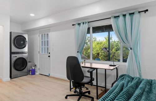 Entire Private Home with 2 Bedrooms 1 Bathroom, Grand View, King Bed, Spacious, Parking, Available Now - Foto 24