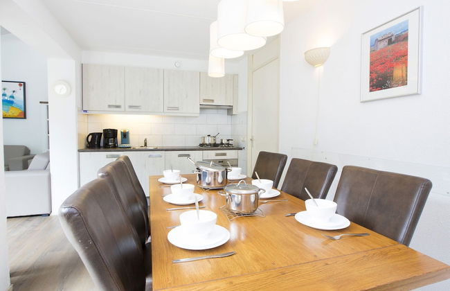 Restyled Holiday Home with 2 Bathrooms near Beach - Photo 6