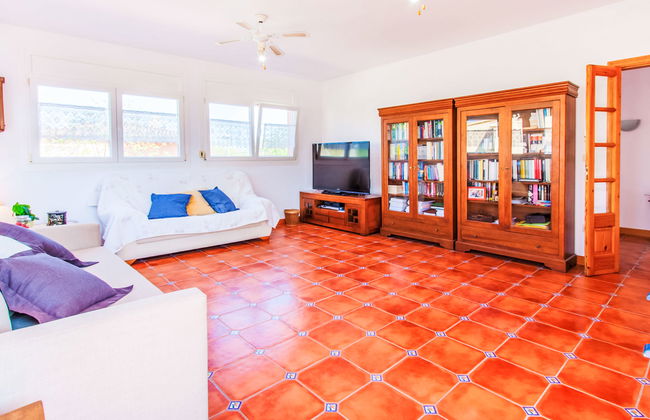 5 bedroom House in Castelló d'Empúries with private pool and garden - Photo 13