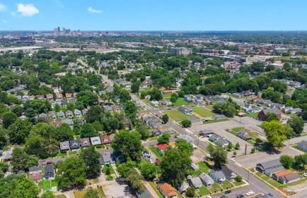 3BR 2BA Derby Home Walk to Churchill Free Parking - Foto 63