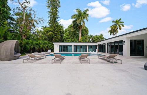 Luxury Villa Azure with Heated Pool 20 minutes to Beach - Foto 48