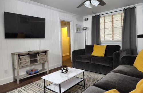 Spacious Centrally Located 3 Bed 2 Bath - Sleeps 8 - Foto 29