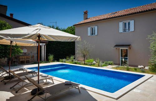 Villa Vin - Pool, ruhig, strandnah, Klimaanlage, Außenküche, Meeresnähe, Gästebetreuer - Foto 1