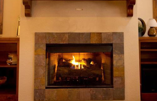 Secluded Cabin - Games, Fire Pit, Hot Tub, Pet OK - Foto 32