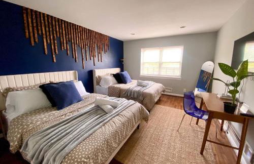 Easy PATH&Bus access- NYC| designer home + Deck. - Photo 13