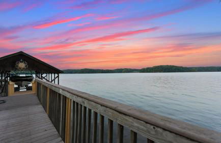 Spacious Waterfront Home on Lake Norman with Firepit Views and Dock Access - Foto 55