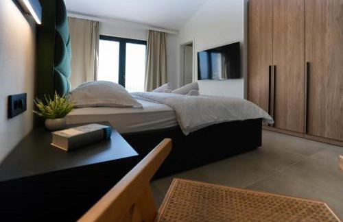 Newly built Villa MarVista with 4 bedrooms,infinity pool & stunning sea and mountain views - Photo 17