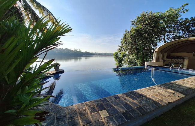 MYH - Lake Front Pvt Villa - Photo 16