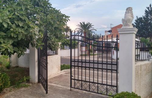 Beautiful nearby beach house with garden, private pool and large yard - Foto 9