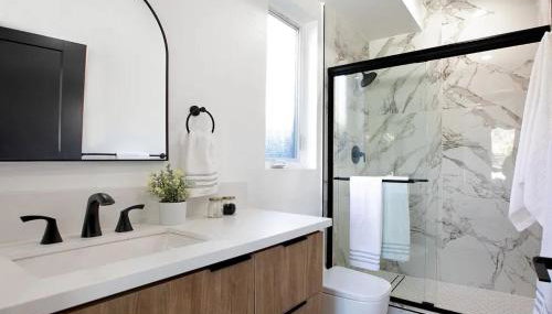 Modern 5-bedroom House FREE parking - Foto 3