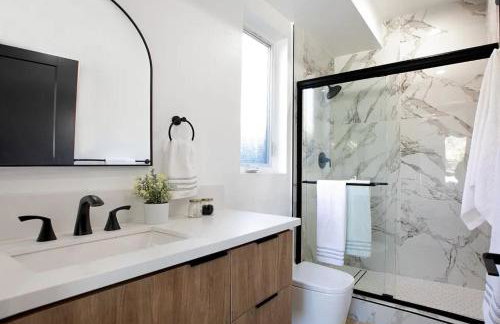 Modern 5-bedroom House FREE parking - Foto 3