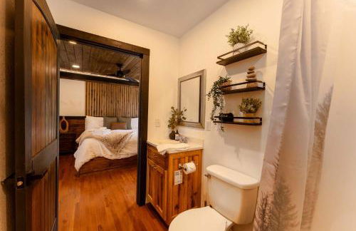 Mountain High Cabin with hot tub fire pit & indoor pool - Foto 20