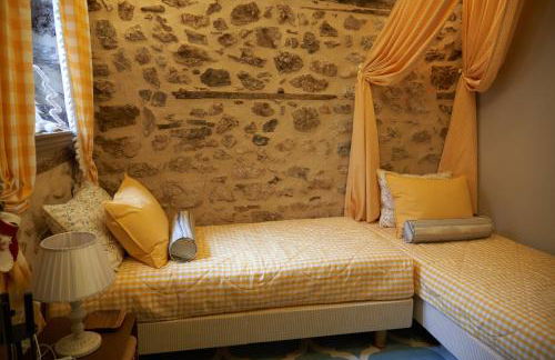 Dandy Villas Dimitsana - a family ideal charming home in a quaint historic neighborhood - 2 fireplaces for romantic nights - Foto 29