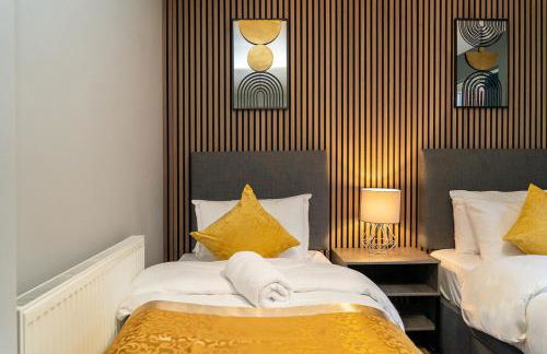 Free Parking New Modern Gem in Harrow - Photo 13