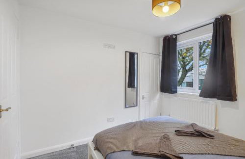 Spacious 4 Bedroom House with Parking - Foto 24