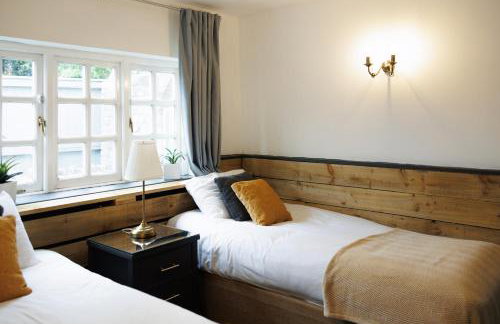 The Farmhouse with two hot tubs - Foto 17