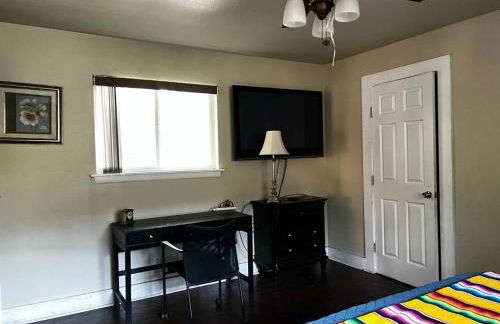 King Suite in shared home 9 Min to Convention Center - Foto 17