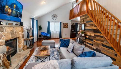 Harmony Hill Stylish 4bd Mountain Retreat, Hot Tub, Games - Photo 3