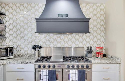 Luxe Lrg Pocono House for 18 Hot Tub/Gameroom/Pool - Foto 62