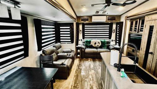 Puffy Panda RV-Hot Tub-Sleeps 2 - Foto 4
