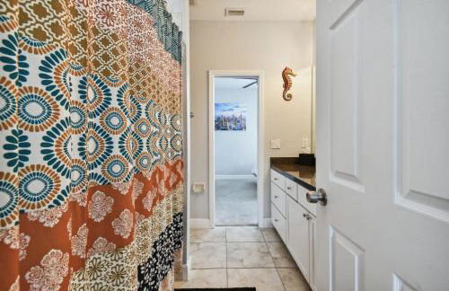 Tampa Private Large House, Game Room & Backyard - Sleeps 12, 4bdr, 3bth, Quiet Community, Near Everything in Tampa & St Pete - Foto 59