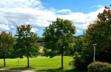 ERDEni-Appartment mit sonnigem Südbalkon zum Kurpark - Foto 21