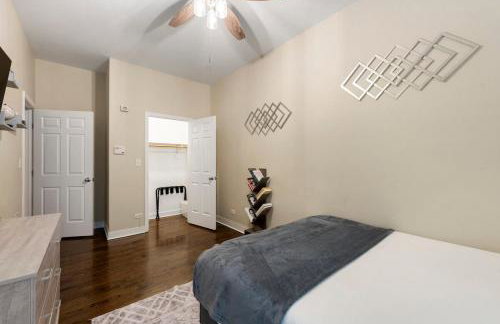 Stylish 2BR Walk to Rush UIC 10 Min Downtown Chicago Free Parking Wifi - Foto 31