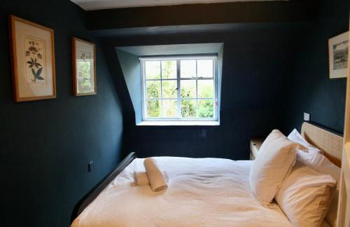 Spacious Cotswold Home for Groups, Country Escape - Photo 17