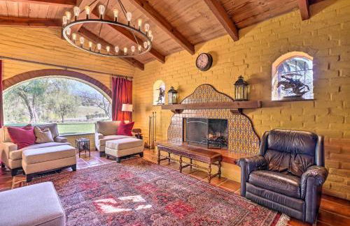 Equestrian Estate with Horse Stables and Pool! - Foto 2