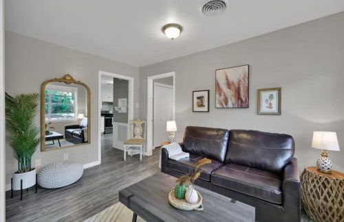 The Huge Home I Next 2 SHSU I Sleeps 16 I PingPong - Foto 17